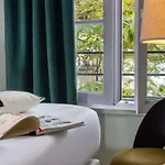 La Canopée Hotel 3*