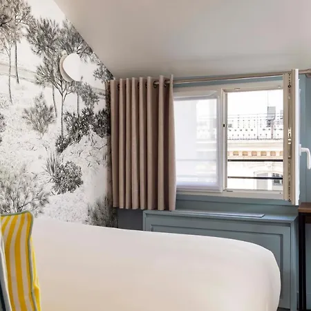 Hotel La Canopee 3*