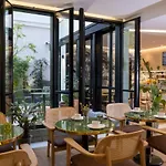 ホテル La Canopee 3*