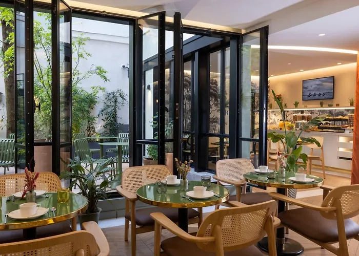 Hotel La Canopée 3*